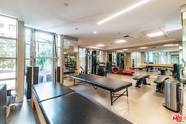 10580 Wilshire Boulevard 2, Los Angeles, CA 90024