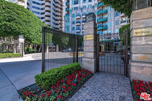 10580 Wilshire Boulevard 2, Los Angeles, CA 90024