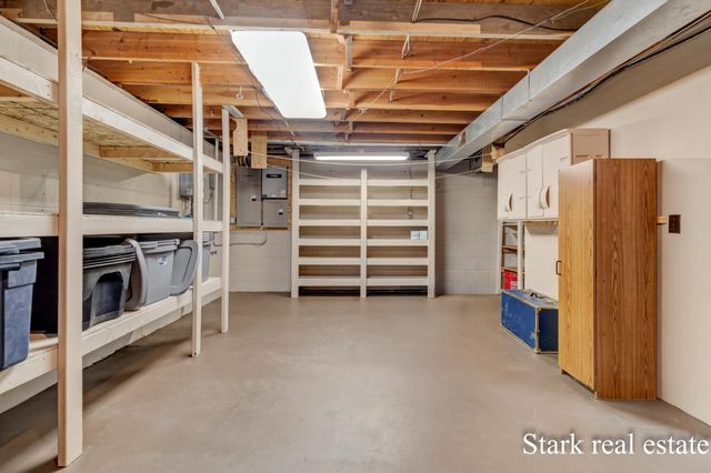1290 Cardinal Circle Drive, Muskegon Twp, MI 49445