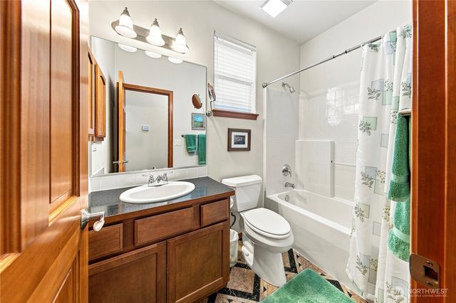 8442 Bainbridge Loop NE, Lacey, WA 98516