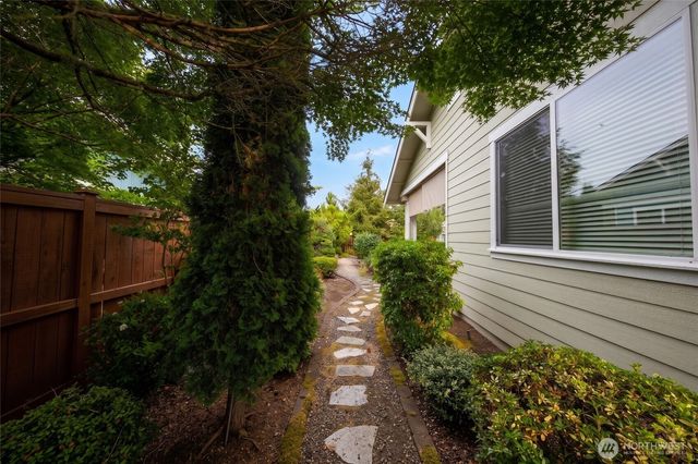 8442 Bainbridge Loop NE, Lacey, WA 98516
