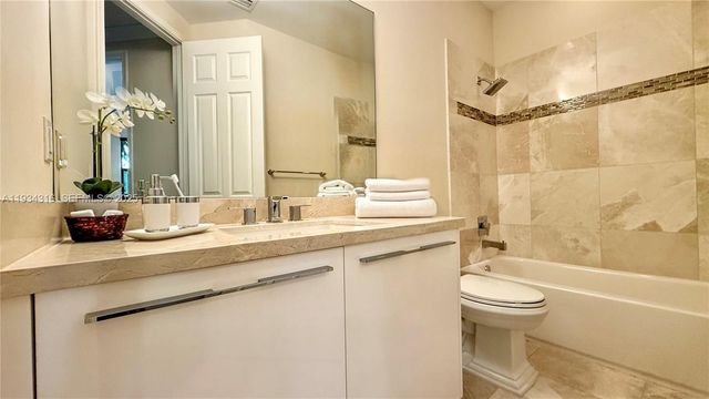 8351 NW 51st Ter 8351, Doral, FL 33166