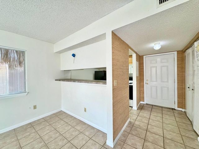 6324 NEWTOWN CIRCLE 24B5, Tampa, FL 33615
