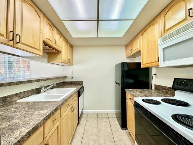 6324 NEWTOWN CIRCLE 24B5, Tampa, FL 33615