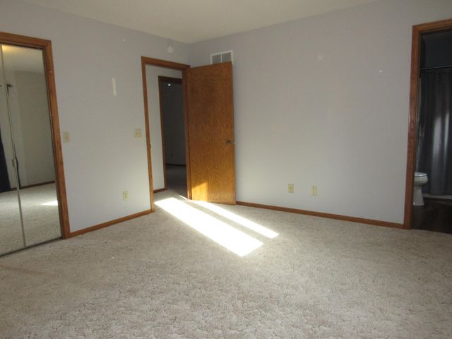 1621 Oakwood Drive, Worthington, MN 56187