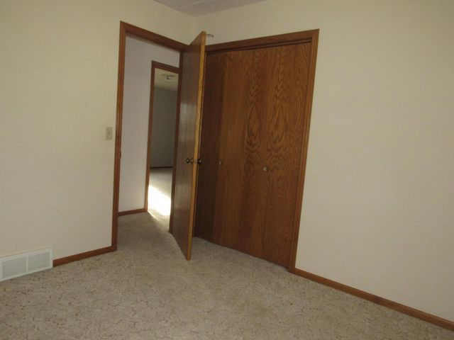 1621 Oakwood Drive, Worthington, MN 56187