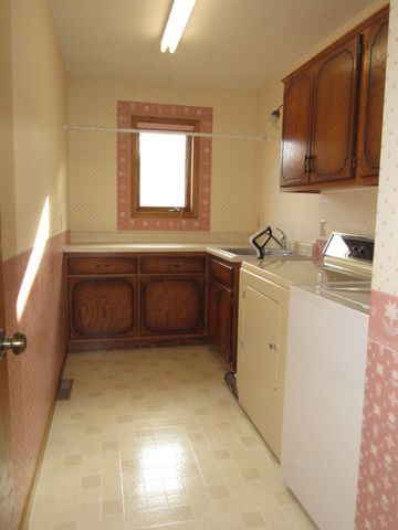 1621 Oakwood Drive, Worthington, MN 56187