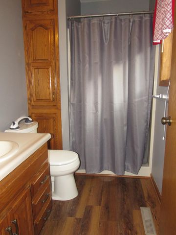 1621 Oakwood Drive, Worthington, MN 56187