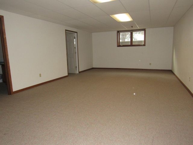 1621 Oakwood Drive, Worthington, MN 56187