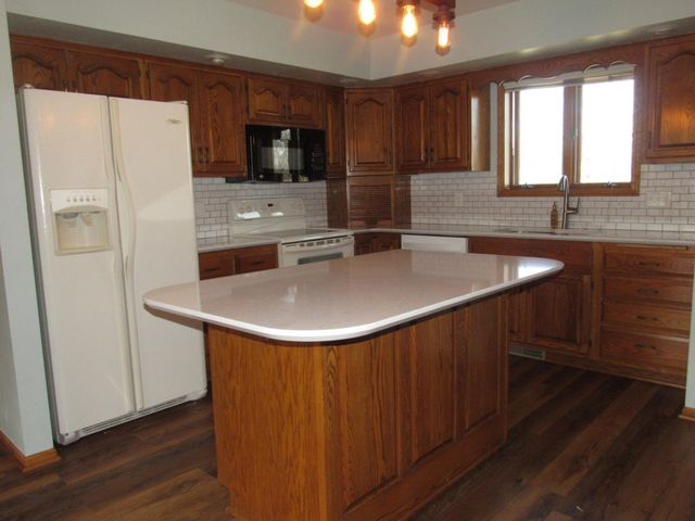 1621 Oakwood Drive, Worthington, MN 56187