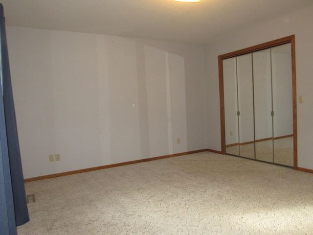 1621 Oakwood Drive, Worthington, MN 56187