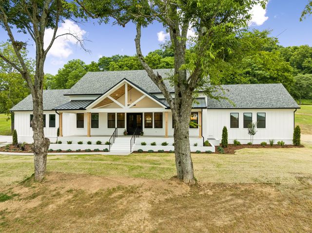 2472 Taylor Rd, Columbia, TN 38401