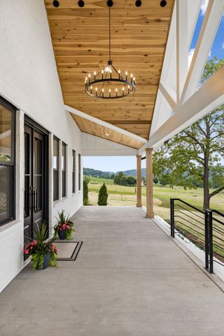 2472 Taylor Rd, Columbia, TN 38401