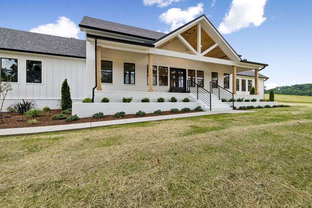 2472 Taylor Rd, Columbia, TN 38401