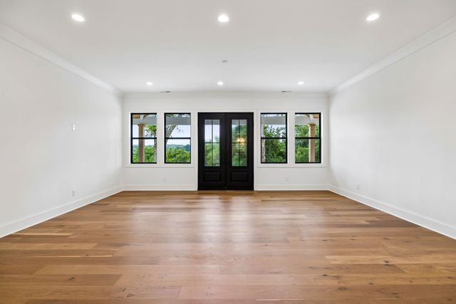 2472 Taylor Rd, Columbia, TN 38401