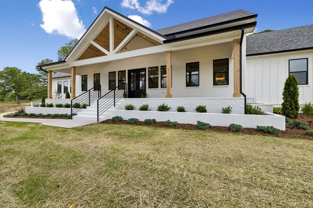 2472 Taylor Rd, Columbia, TN 38401