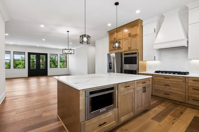 2472 Taylor Rd, Columbia, TN 38401