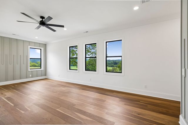 2472 Taylor Rd, Columbia, TN 38401