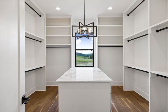 2472 Taylor Rd, Columbia, TN 38401