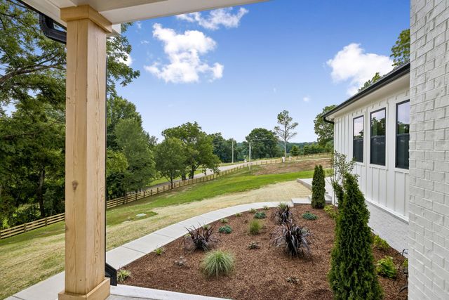 2472 Taylor Rd, Columbia, TN 38401