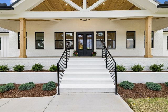 2472 Taylor Rd, Columbia, TN 38401