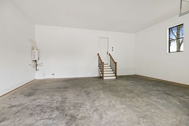 2472 Taylor Rd, Columbia, TN 38401