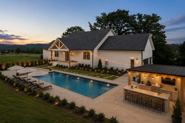 2472 Taylor Rd, Columbia, TN 38401