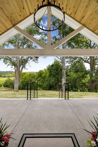 2472 Taylor Rd, Columbia, TN 38401