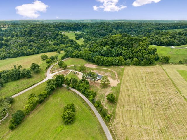 2472 Taylor Rd, Columbia, TN 38401