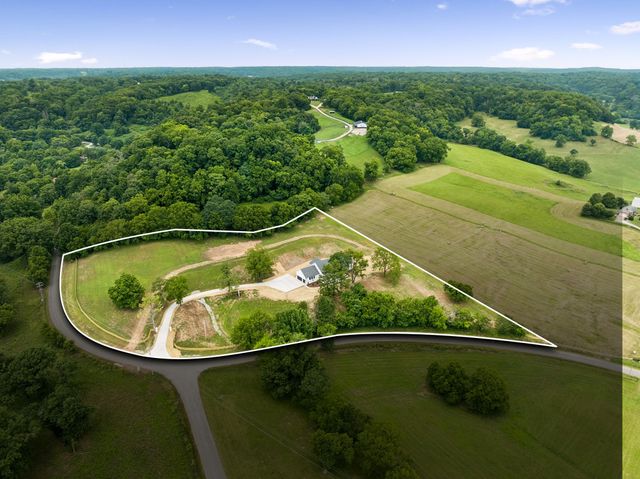 2472 Taylor Rd, Columbia, TN 38401