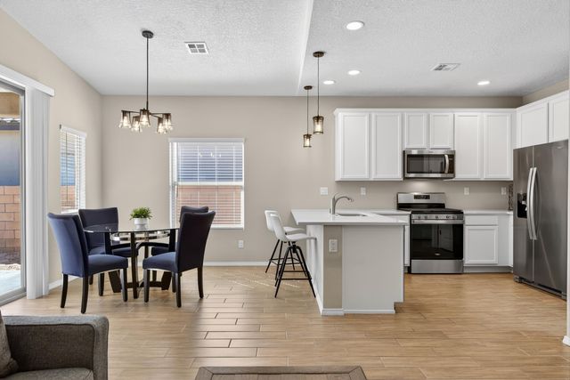 2076 Solara Loop NE, Rio Rancho, NM 87144