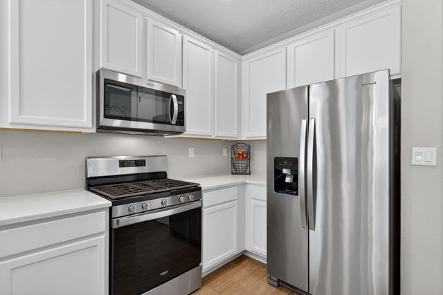 2076 Solara Loop NE, Rio Rancho, NM 87144