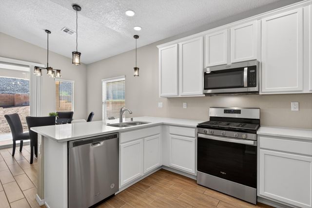 2076 Solara Loop NE, Rio Rancho, NM 87144