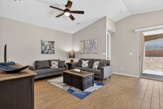 2076 Solara Loop NE, Rio Rancho, NM 87144