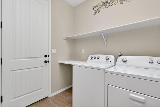 2076 Solara Loop NE, Rio Rancho, NM 87144