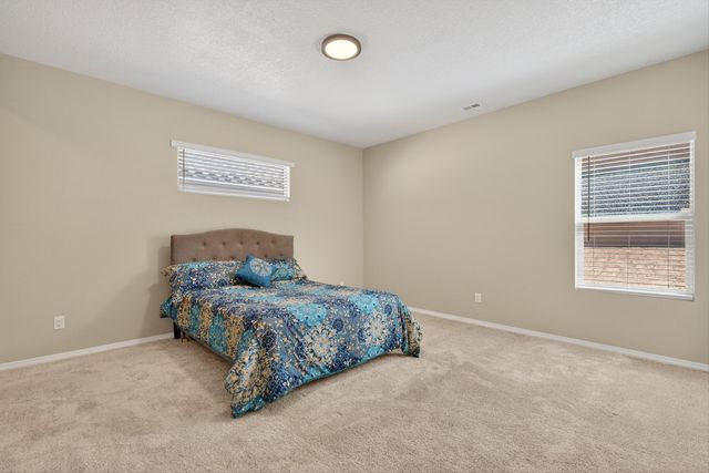 2076 Solara Loop NE, Rio Rancho, NM 87144