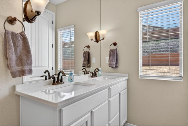 2076 Solara Loop NE, Rio Rancho, NM 87144