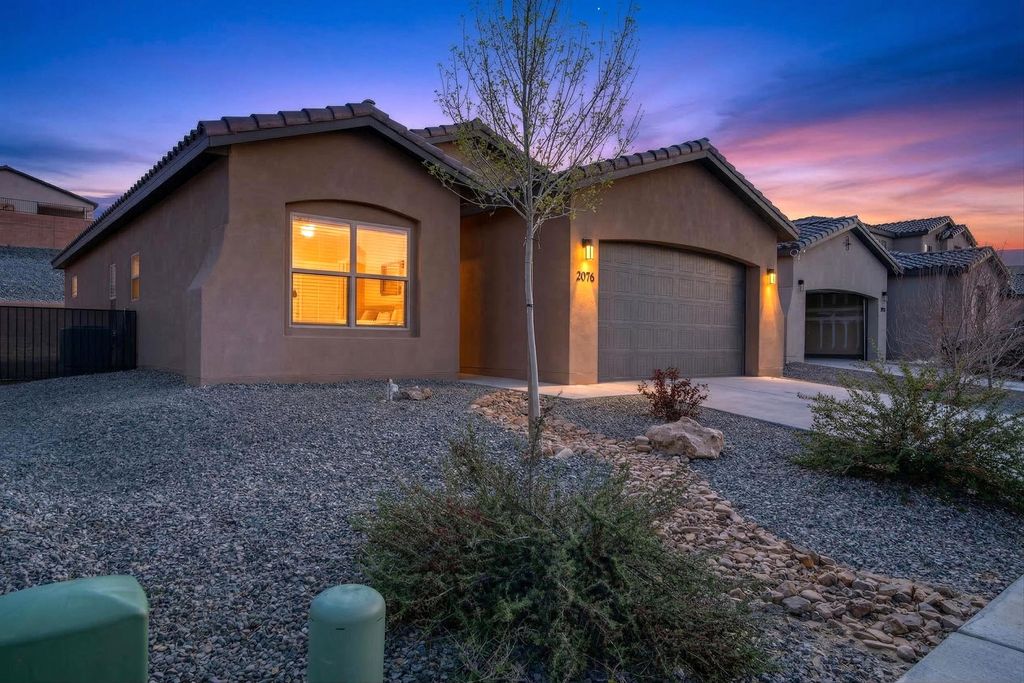 2076 Solara Loop NE, Rio Rancho, NM 87144