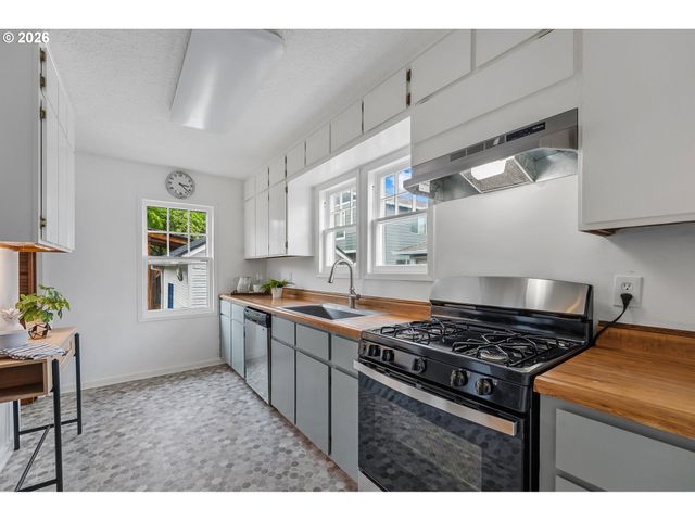 4212 Se 79TH Ave, Portland, OR 97206