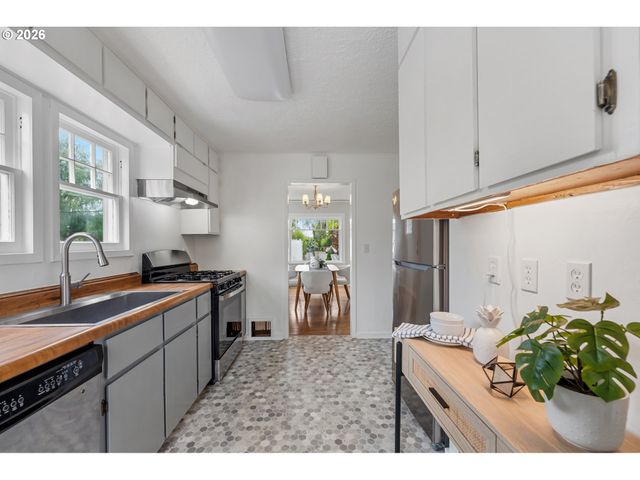 4212 Se 79TH Ave, Portland, OR 97206