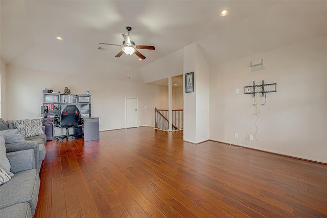 5626 Jay Thrush Drive, Richmond, TX 77407