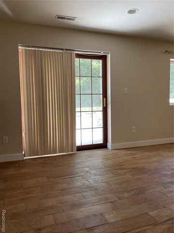 7096 Riverstone Road, West Bloomfield, MI 48322