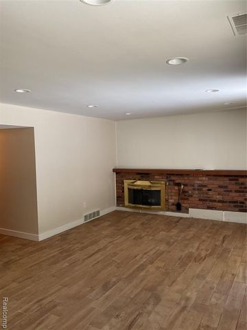 7096 Riverstone Road, West Bloomfield, MI 48322