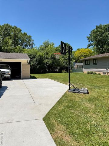 7096 Riverstone Road, West Bloomfield, MI 48322
