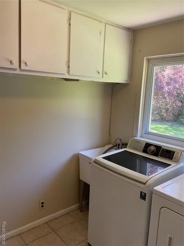 7096 Riverstone Road, West Bloomfield, MI 48322