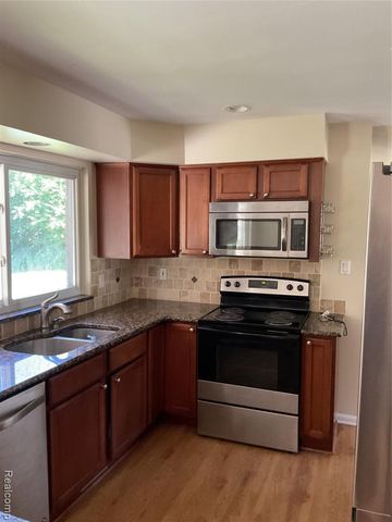 7096 Riverstone Road, West Bloomfield, MI 48322