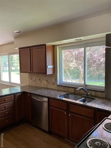 7096 Riverstone Road, West Bloomfield, MI 48322