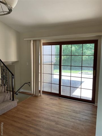 7096 Riverstone Road, West Bloomfield, MI 48322