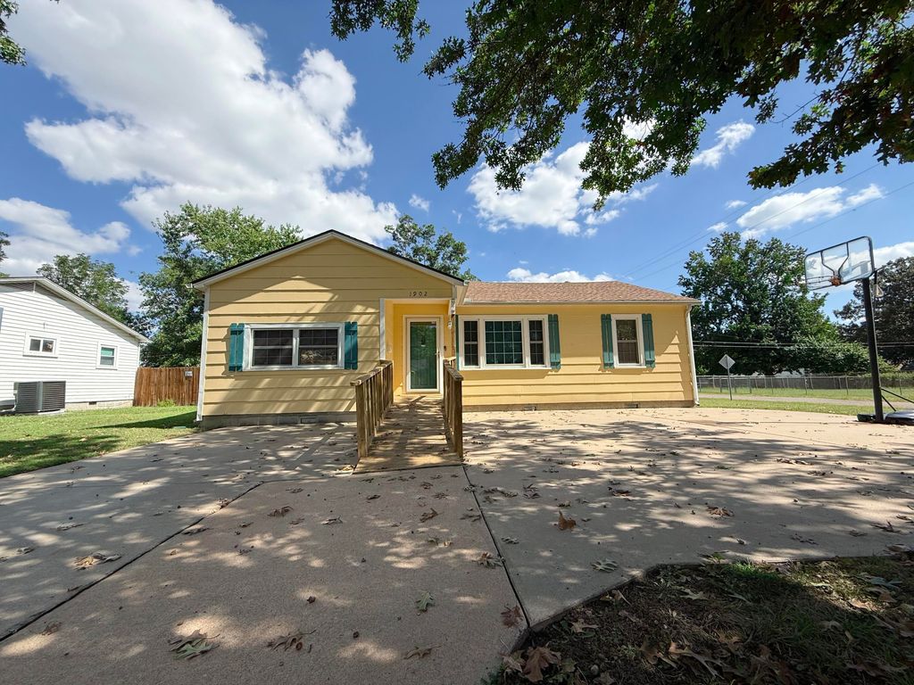 1902 G Street NW, Miami, OK 74354