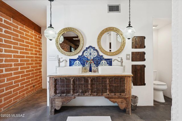 7741 E Camino Bavispe, Tucson, AZ 85715